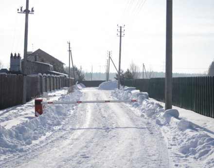 Дорога в поселке Берег Истры