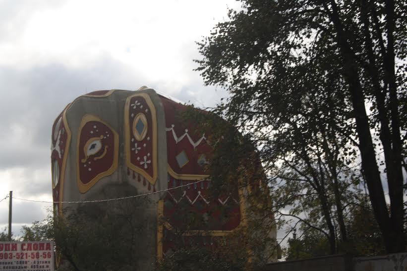 Дом слон на новорязанском шоссе фото. Дом в виде слона на Новорязанском шоссе. Дом слон на Новорязанском шоссе внутри. Дом слон в Подмосковье. Дом-слон на Новорязанском шоссе фото внутри фото.